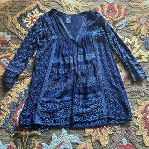 Johnny was blue embroidered tunic M